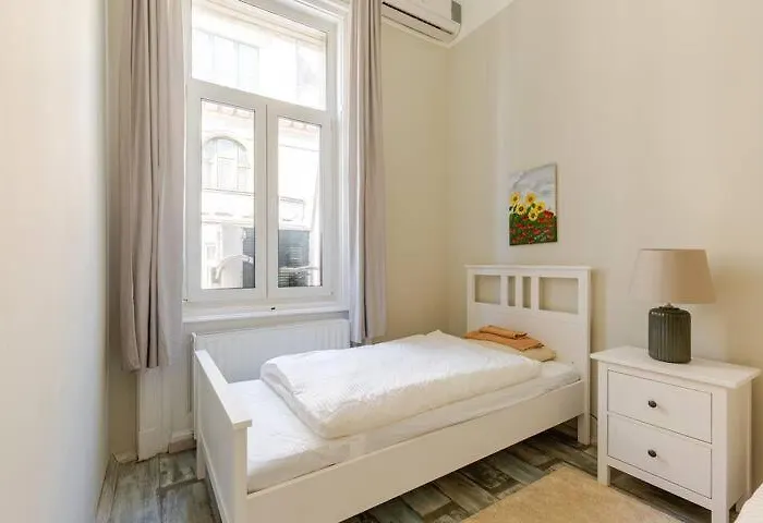For Rent In Centre Διαμέρισμα *